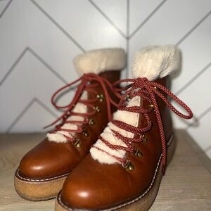 Leather winter boots with wedge crepe sole